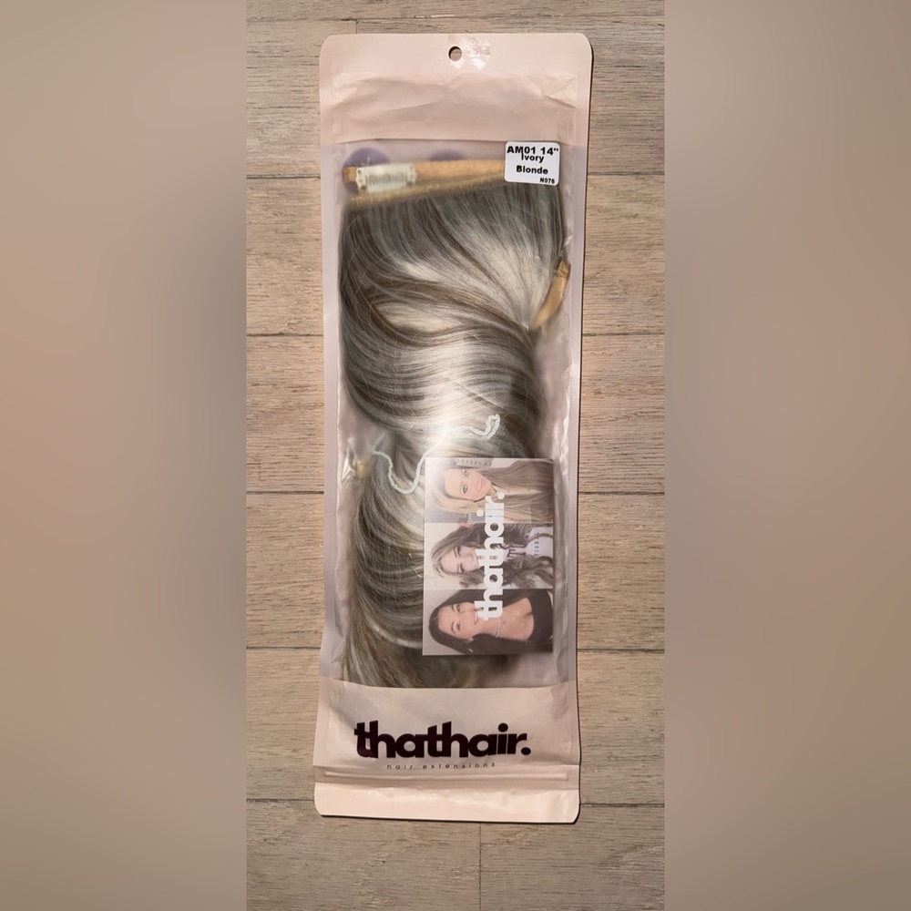 NWT-Ivory Blonde Hair Extensions Halo by That Hair
